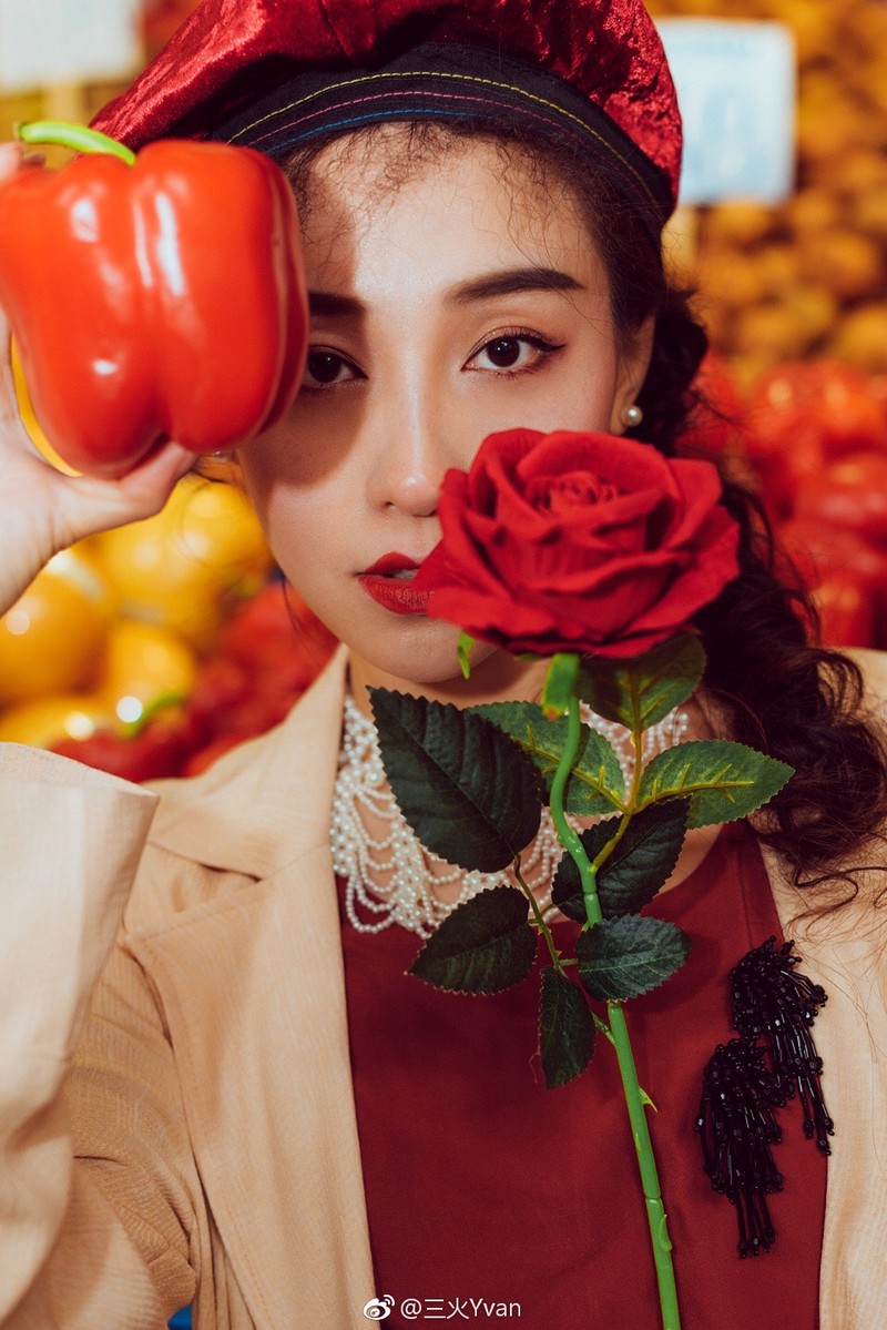 雪落下的瞬间，我们的爱也在悄然绽放