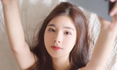 梦语轻吟，情话在耳边 softly whispered love while she sleeps？