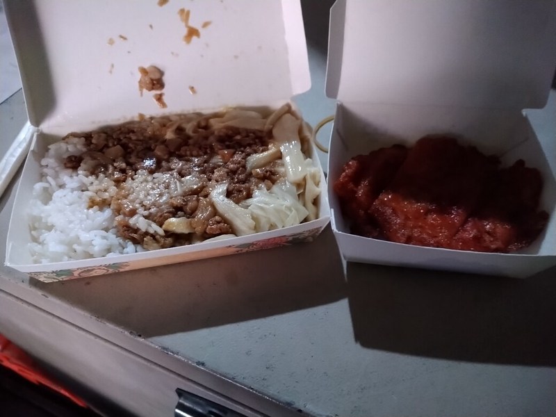 今天在工地,我差点被水泥砸中 今天在工地,我差点被水泥砸中