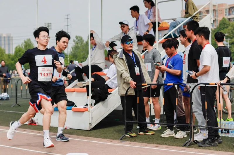 阳光下的欢笑与汗水—日记运动会