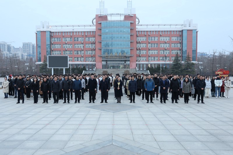 那天，我站在国旗下发了抖