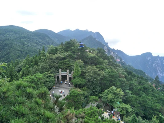 雨中的庐山,像不像一场未完成的梦? 雨中的庐山,像不像一场未完成的梦?