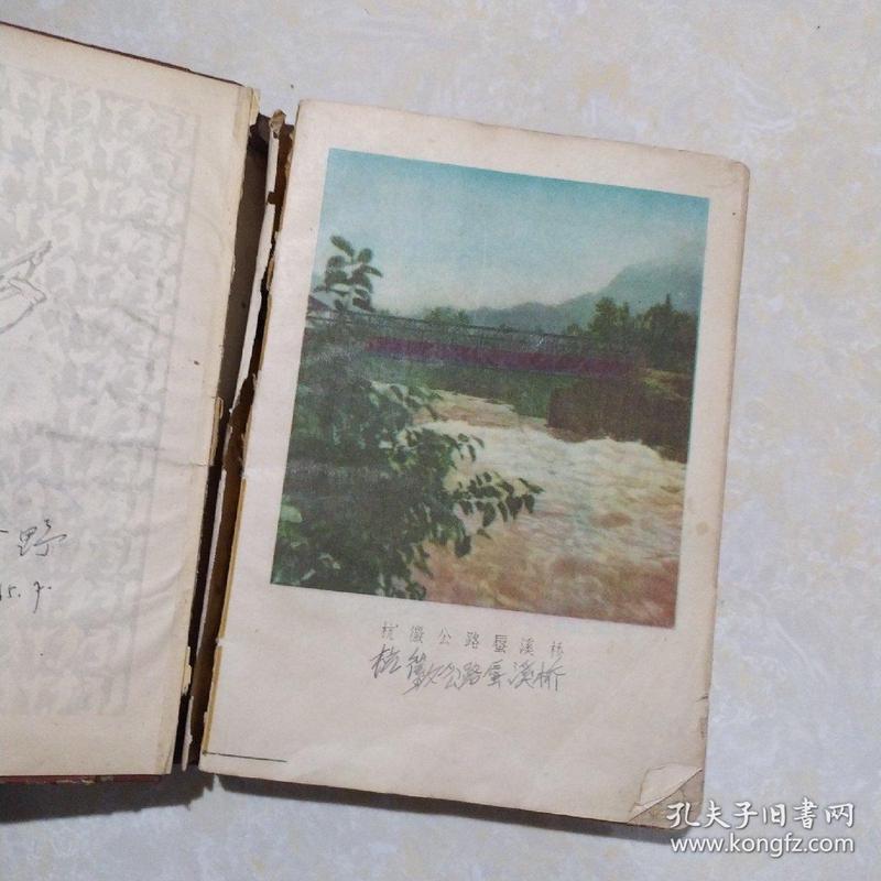 周末的雨和一杯冷掉的咖啡… 周末的雨和一杯冷掉的咖啡…