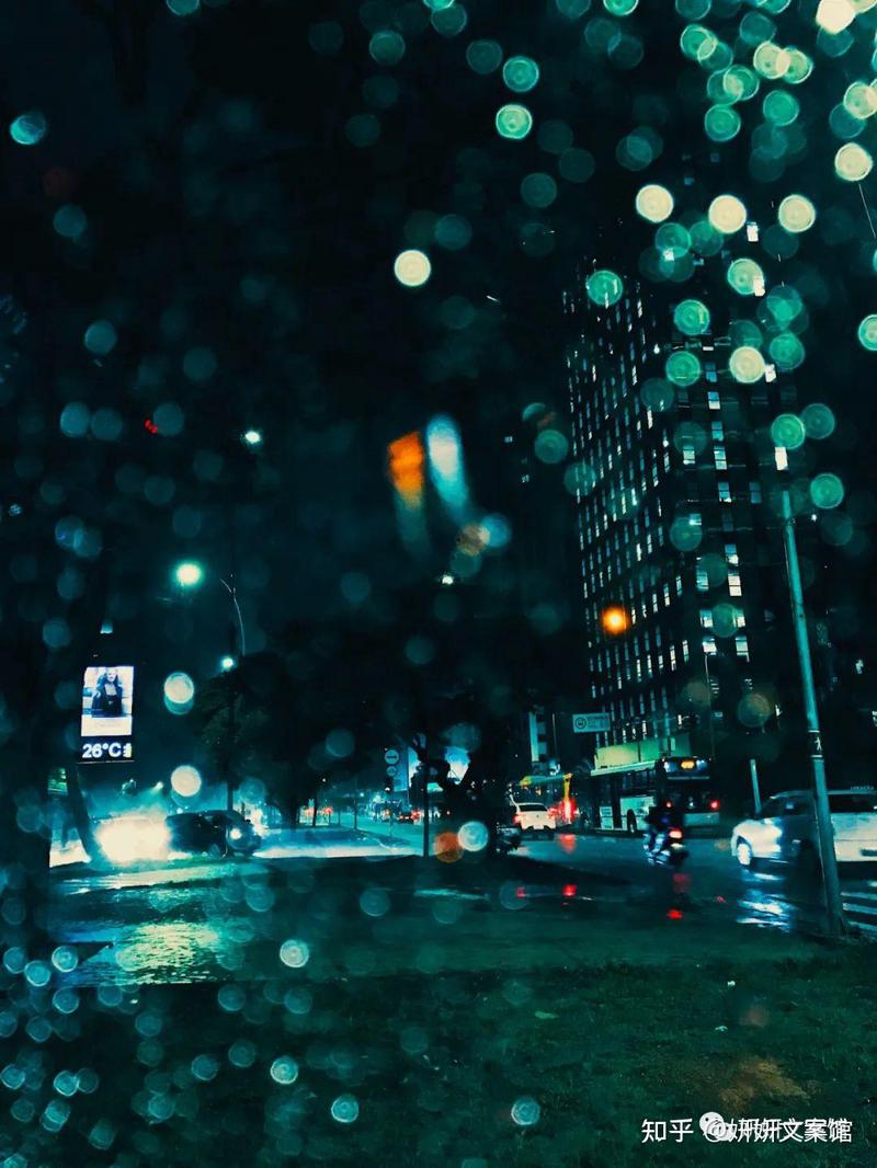 雨后的情话，像风铃摇碎了云层？