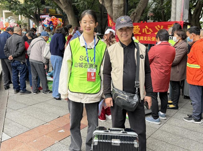 今天义卖,我居然卖了两百块! 今天义卖,我居然卖了两百块!