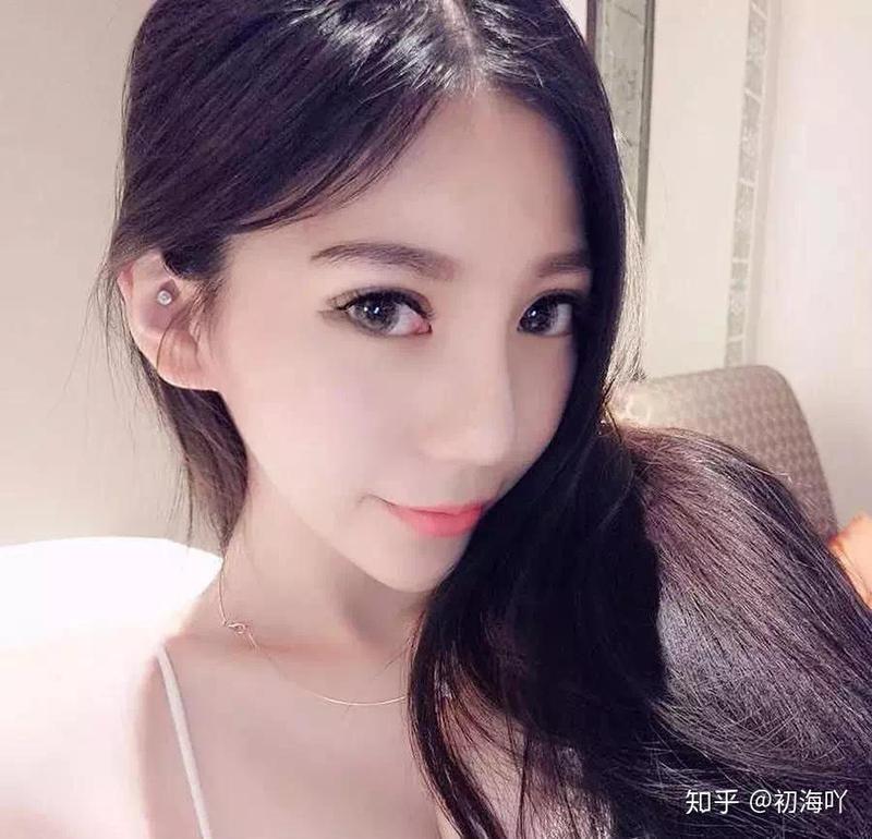 深夜翻看旧信时，才懂情话是种温柔的陷阱…