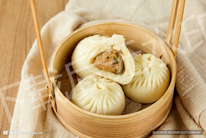 第一次尝试制作小笼包！