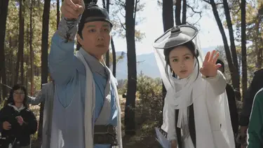 今天在旧书摊看到一本泛黄的《天龙八部》？