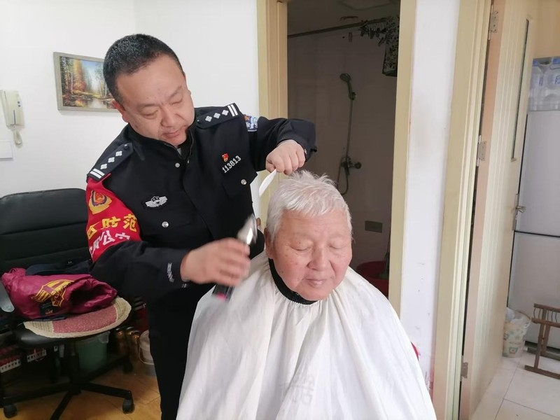 今天,我决定帮妈妈整理房间… 今天,我决定帮妈妈整理房间…
