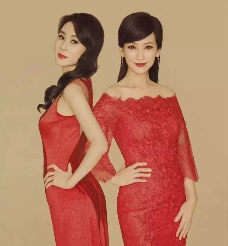 雨里那个总是背手的老人…