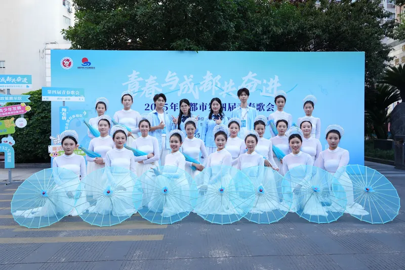 雨中漫步，心随雨滴