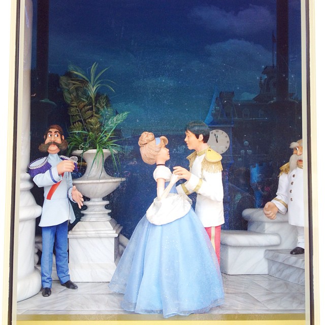 午夜钟声下的童话丨灰姑娘和王子的故事