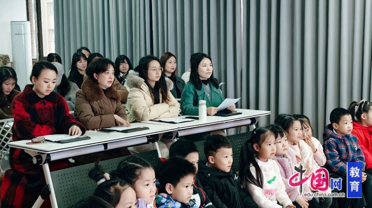 今天的小手突然抓住了我的衣角