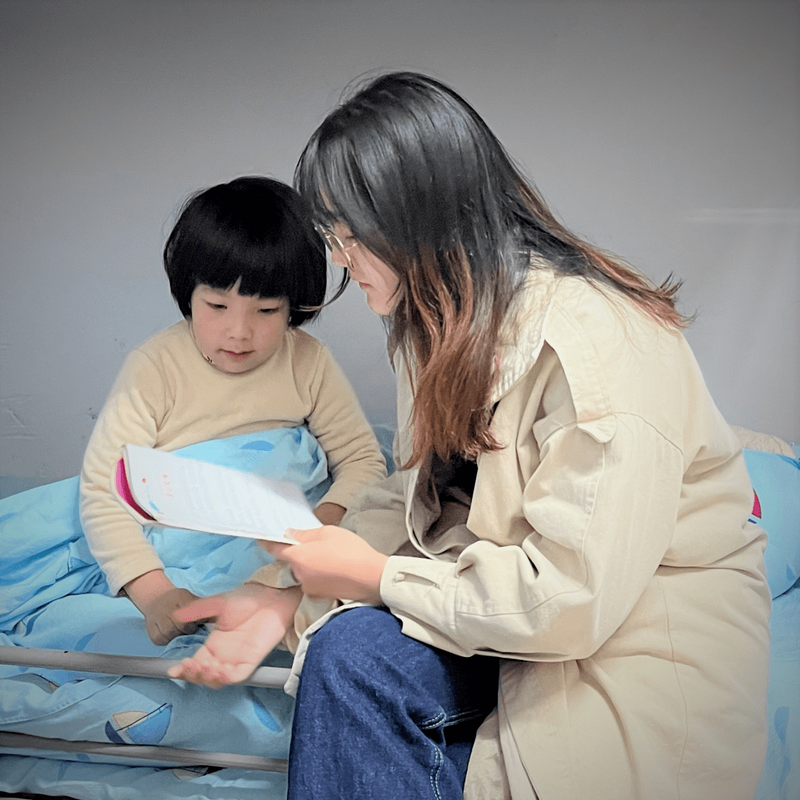 今晚的月亮真像个小灯泡…