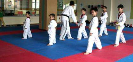 汗水与挑战丨我的第一次跆拳道体验
