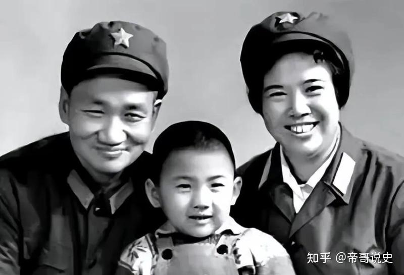 星河滚烫,不及你眼眸里的光… 星河滚烫,不及你眼眸里的光…