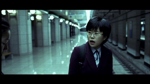 我亲眼看见那双红色高跟鞋在楼梯上走动？