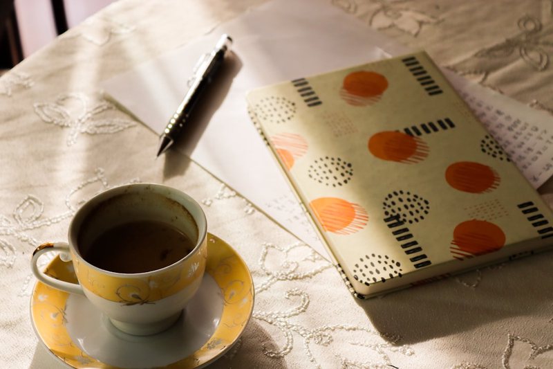 晨曦微露下的茶香与时光