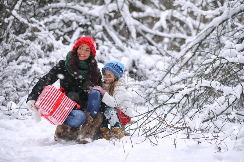 看完《冬天的故事》后的冷风与暖意