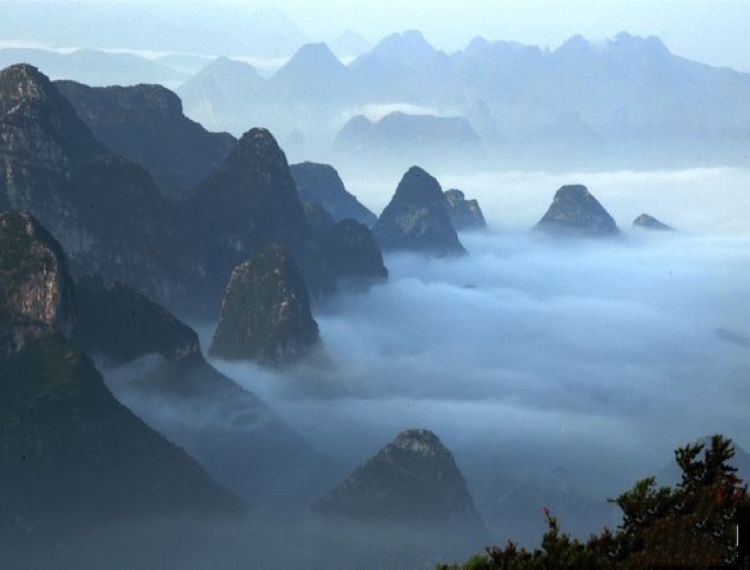 桂林尧山的云海奇观…