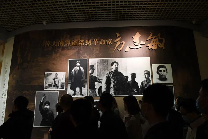 被钉在办公椅上的第七天… 被钉在办公椅上的第七天…