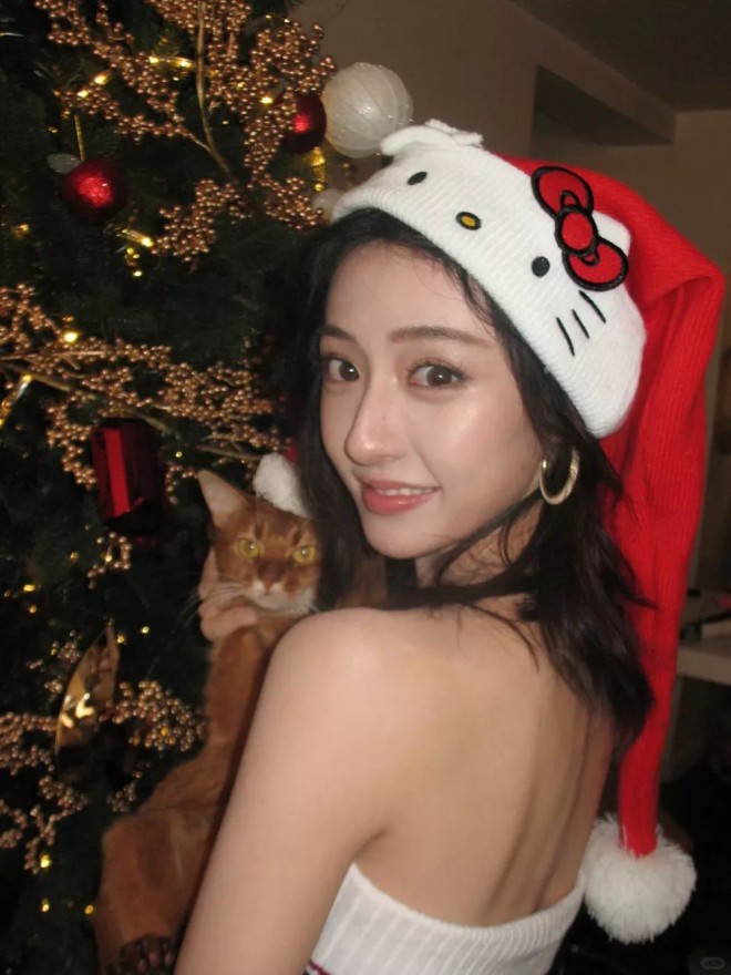 在圣诞的雪花中，与你共舞，心跳如诗？