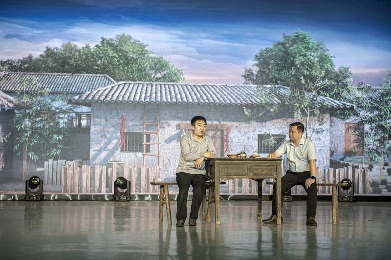 在田野上的风与云