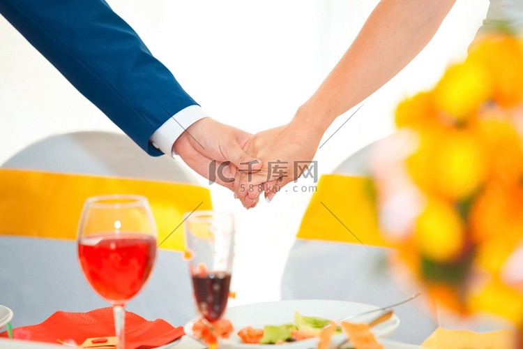 情话的温床｜把手交给我，让爱在每个瞬间绽放