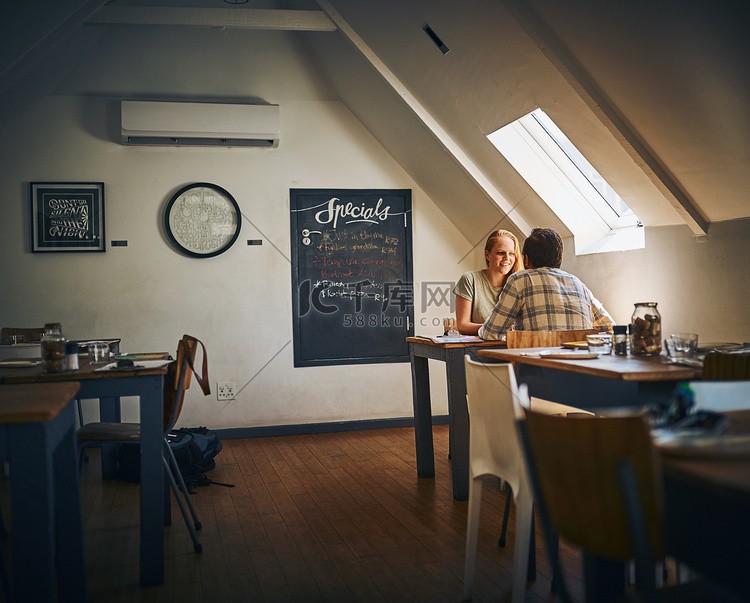 在你耳边说的那些话，都成了我生命里的光！