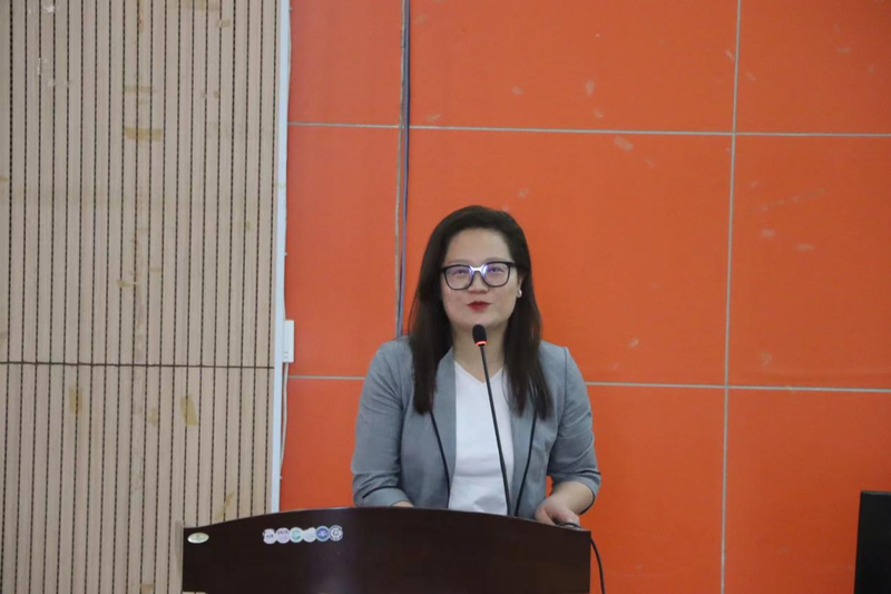 阳光下的教育之光：白洁老师的故事