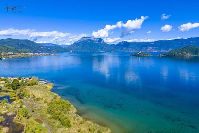 在泸沽湖的倒影里，我只看见你…