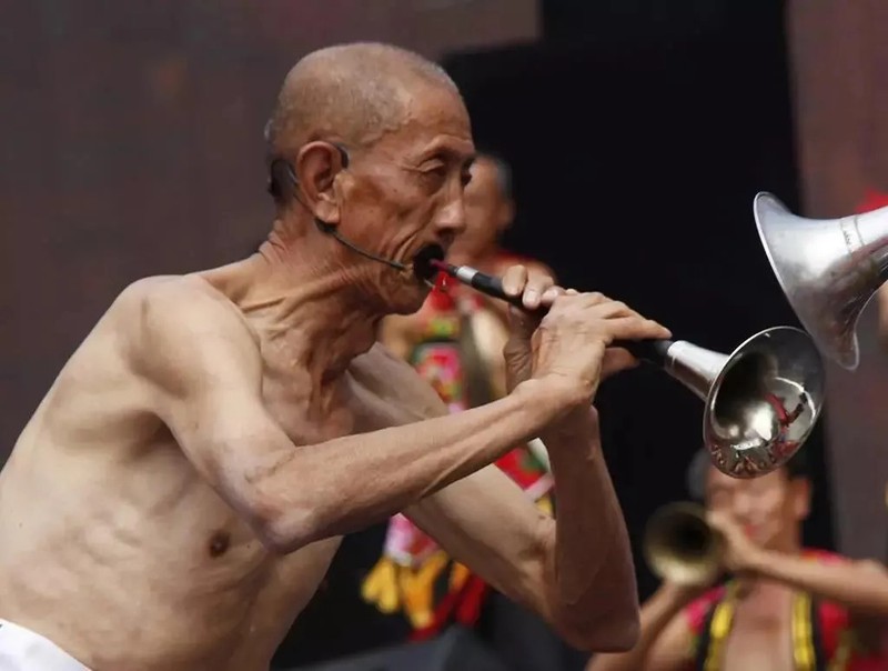 在唢呐上，我们写下爱情的誓言？