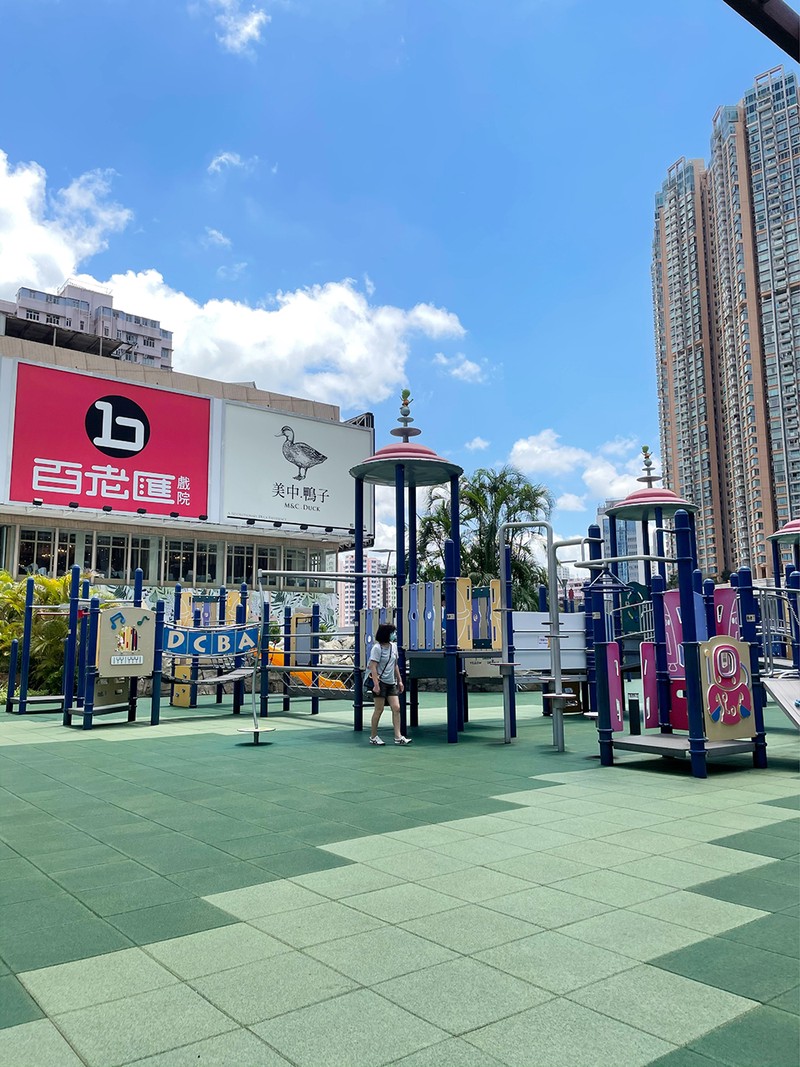 阳光下的欢笑与成长？