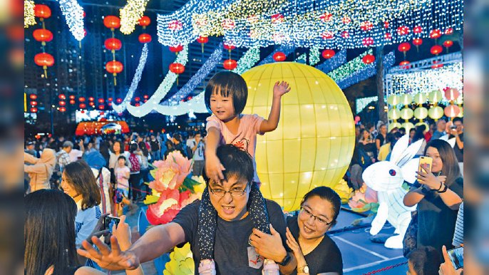 中秋夜的月光与团圆…