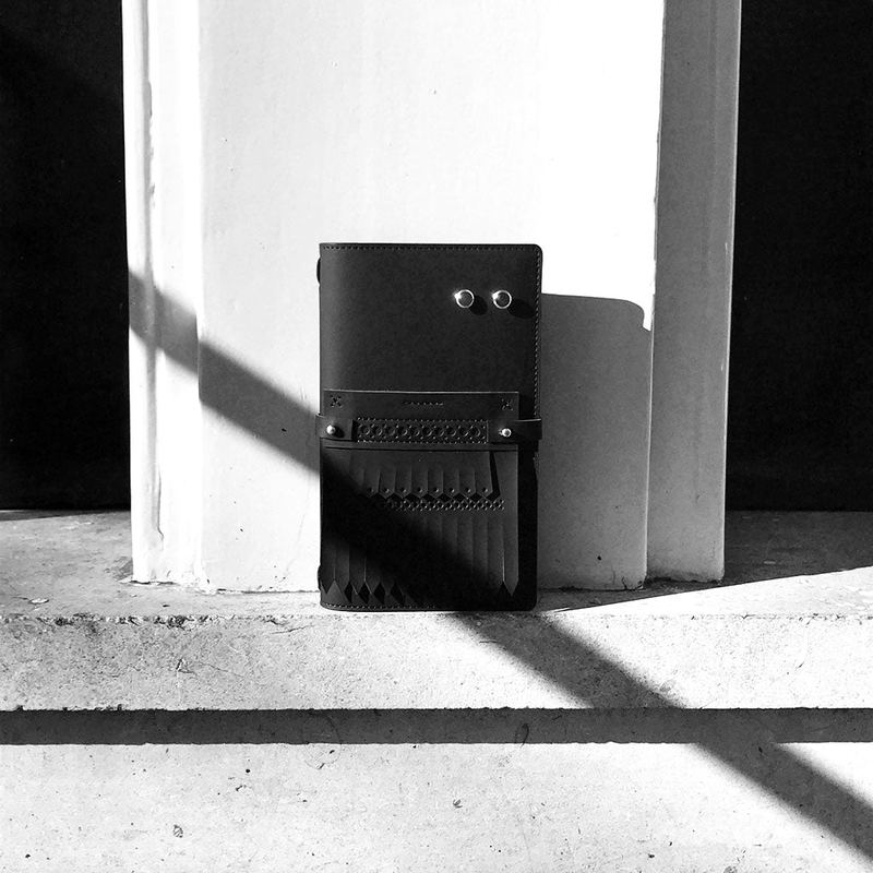 黑色日记本的裂痕？