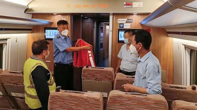 凌晨四点的轨道上，我摸到了春天的温度？