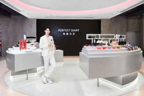 下雨天的街角，遇见了光？