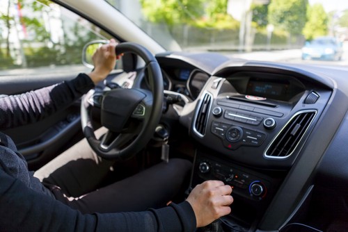 开车时的英文情话｜方向盘握在你手里，终点是你