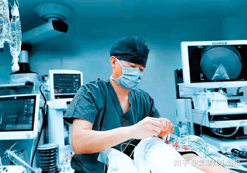 手术室里的沉思? 手术室里的沉思?