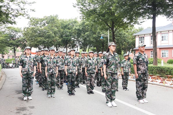 军训第四天·疲惫与坚持并存