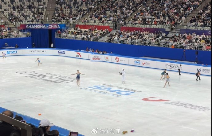 滑冰那天，我摔了三次，却笑了三次？