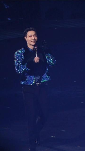 写给张艺兴的简短情话｜心动的瞬间