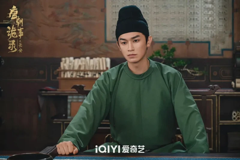 午夜钟声下的谜影…