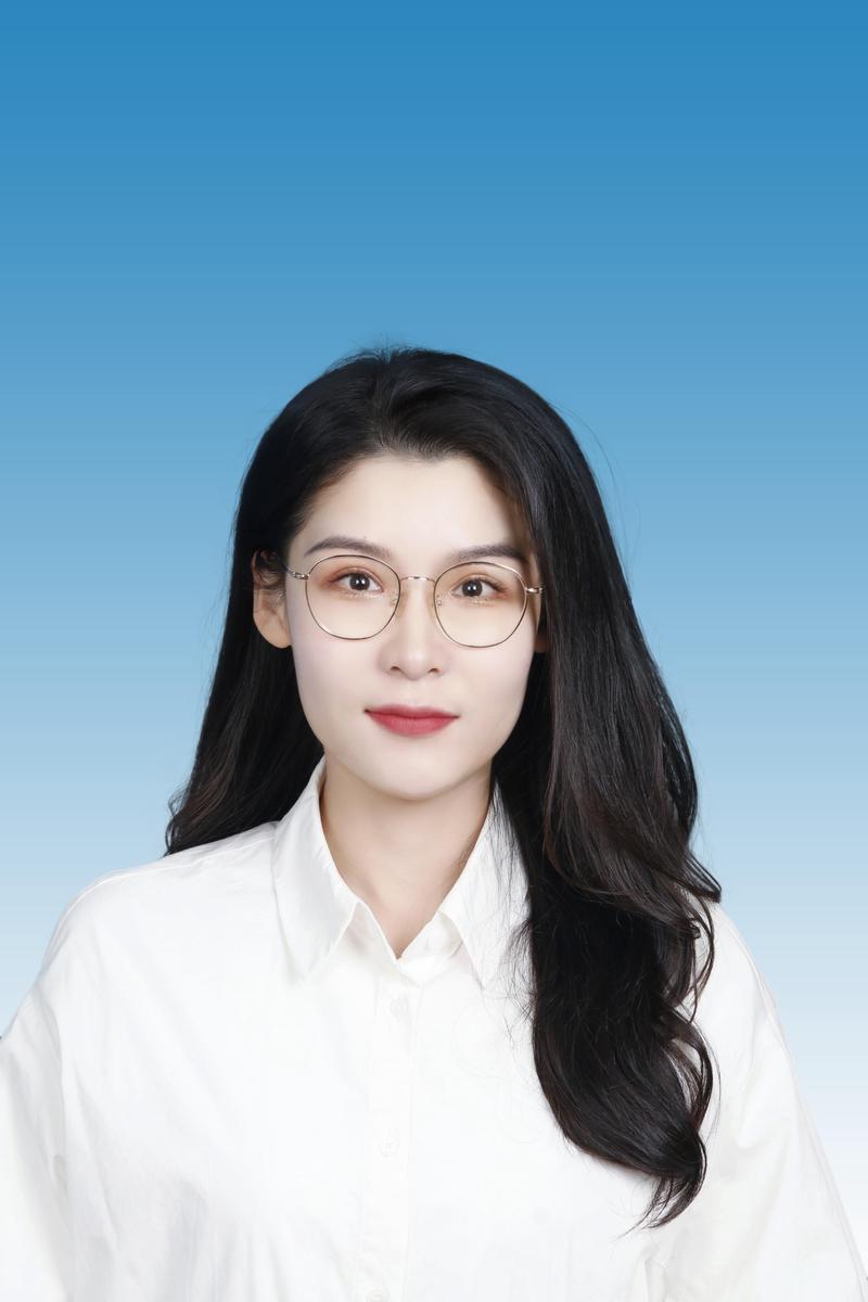 夜幕下的故事之光—王琳琳的奇幻之旅