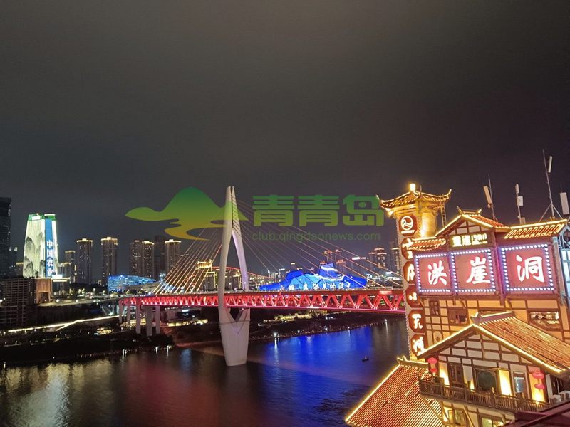 深夜的窗边,我看见了整个城市的温柔… 深夜的窗边,我看见了整个城市的温柔…