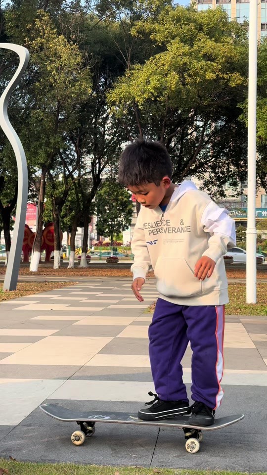 滑板车初体验｜摔跤与风的较量