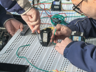 今天我终于把电箱“修”活了！