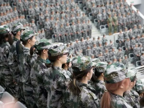 迷彩青春丨军训比赛日的酸甜苦辣
