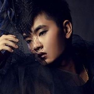 在神话的旋律中，我们共同编织情话的织物？