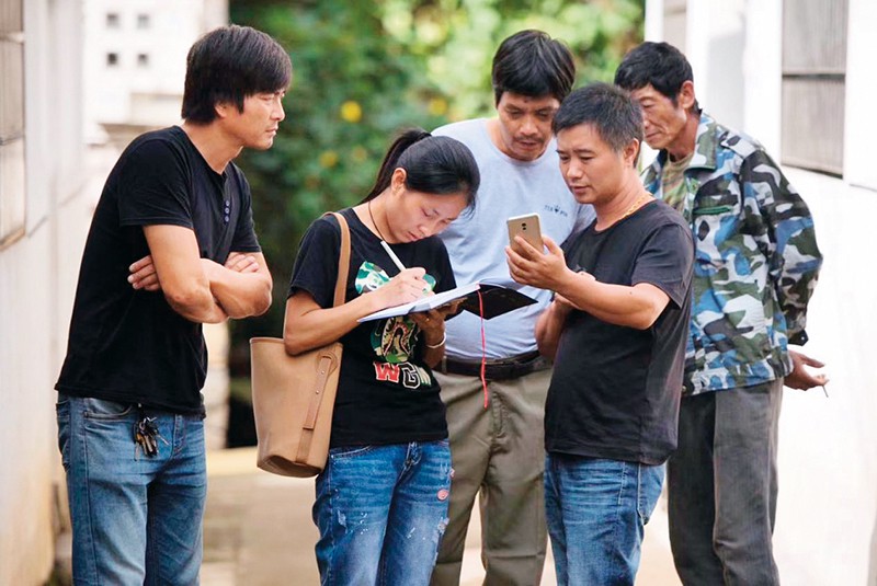 夜幕下的灯火与心灯…